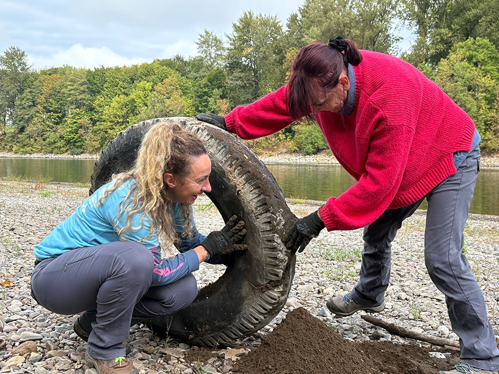 JordanChloe Jordan and Chloe holding up a tire laughing