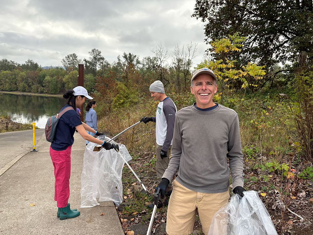 MikeBaltzley Mike Baltzley picking up trash