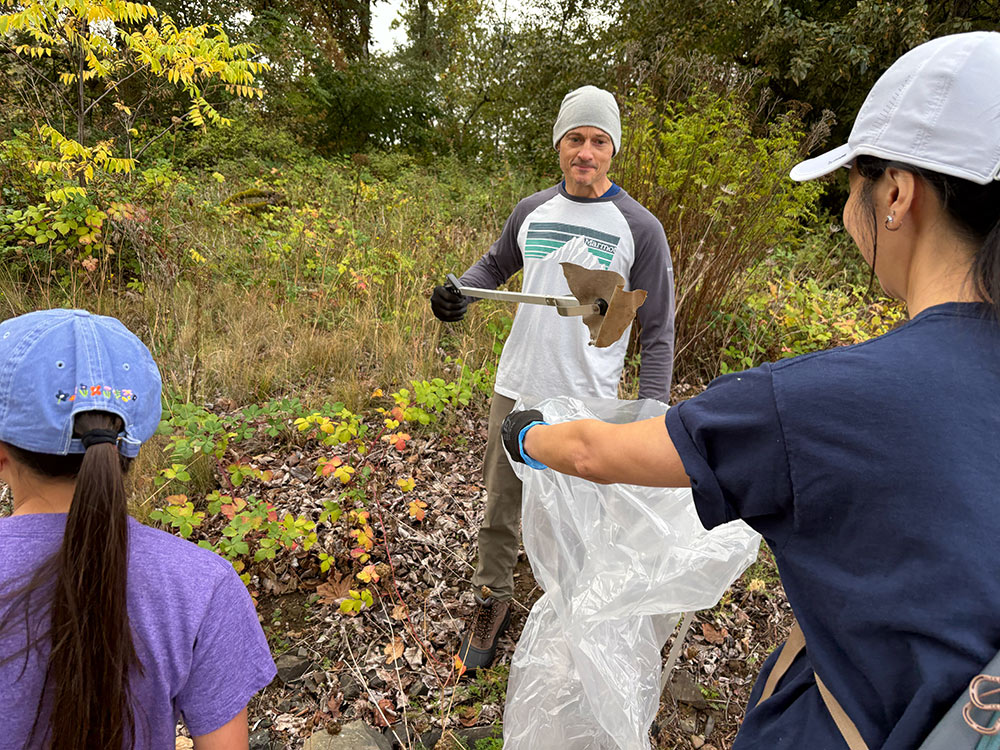 RobTroyer Rob Troyer picking up trash